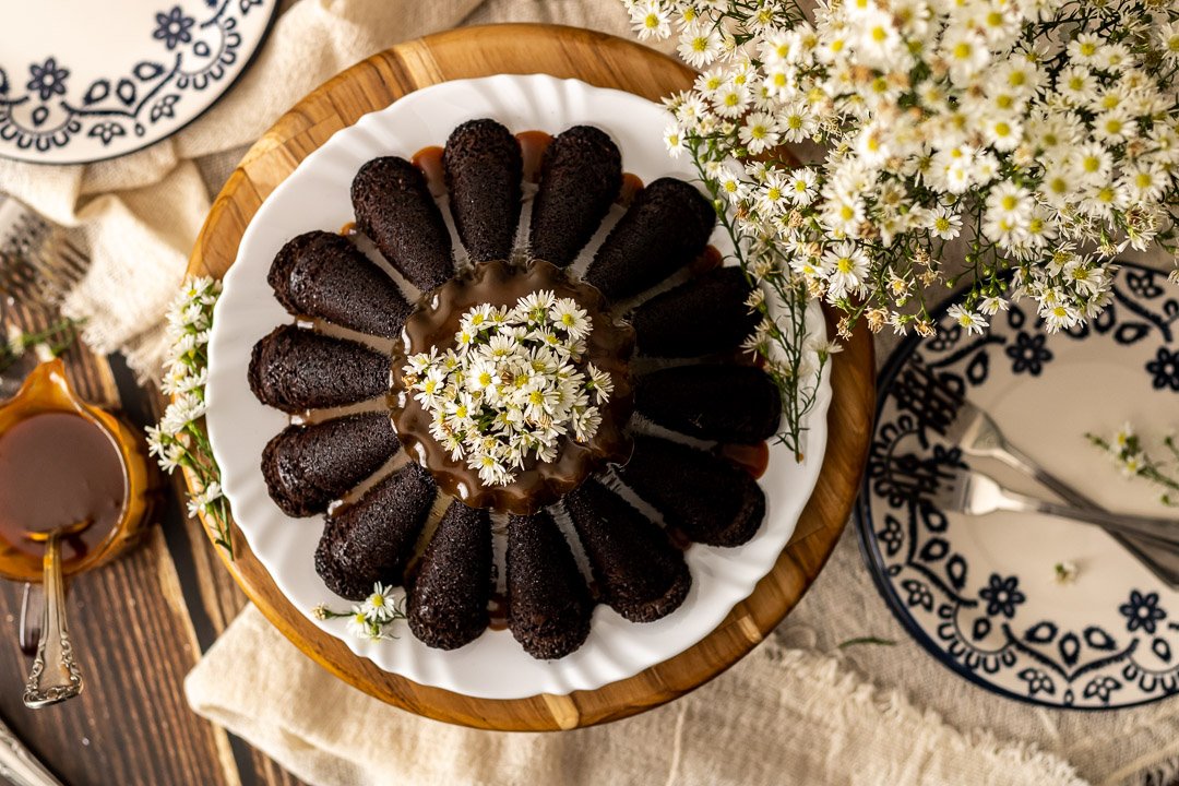 Bolo de Chocolate com Caramelo: Memórias de Inverno e Afeto